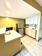 Super 8 by Wyndham Frederick