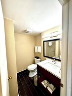 Super 8 by Wyndham Frederick