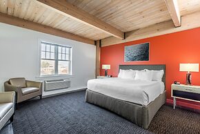 Harbor House at Pier 21