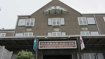 Harbor House at Pier 21