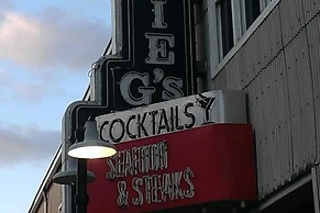 Harbor House at Pier 21