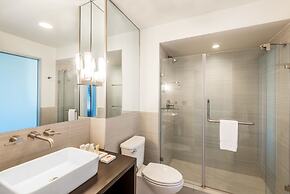 Harbor House at Pier 21