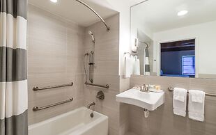 Harbor House at Pier 21