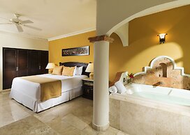 El Dorado Seaside Suites, Catamarán, Cenote & More Inclusive