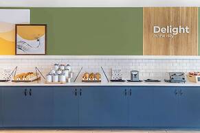 Spark by Hilton Charlotte Tyvola I-77