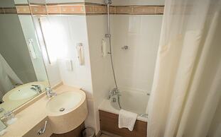 Holiday Inn A55 Chester West by IHG