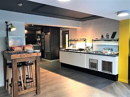Holiday Inn A55 Chester West by IHG