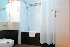 Holiday Inn A55 Chester West by IHG