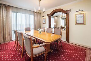 Aryaduta Lippo Village