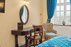 Two Bridges Hotel
