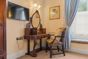 Two Bridges Hotel