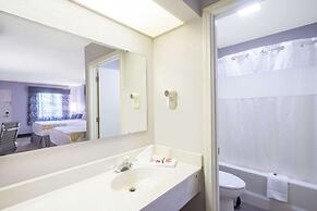 Days Inn by Wyndham Asheville Downtown North