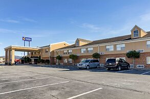 Comfort Inn & Suites Raphine - Lexington near I-81 and I-64