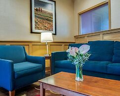 Comfort Inn & Suites Raphine - Lexington near I-81 and I-64