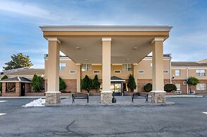 Comfort Inn & Suites Raphine - Lexington near I-81 and I-64