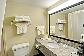 Comfort Inn & Suites Raphine - Lexington near I-81 and I-64