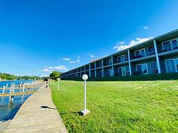 Fleetwood Inn & Suites