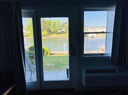 Fleetwood Inn & Suites