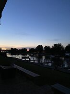 Fleetwood Inn & Suites