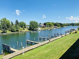 Fleetwood Inn & Suites