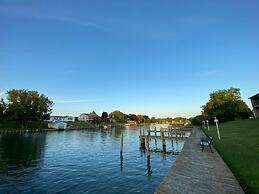 Fleetwood Inn & Suites