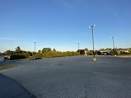 Fleetwood Inn & Suites