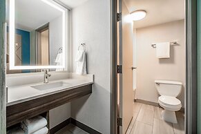 Holiday Inn Express & Suites Phoenix - Mesa West by IHG