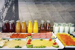 The Queen's Gate Hotel