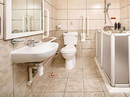 Mercure Chester Abbots Well Hotel