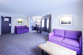 Gloucester Robinswood Hotel by Sunday