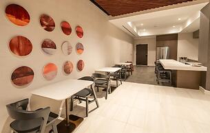 Hilton Arlington National Landing