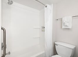 Holiday Inn Express Indianapolis Airport by IHG