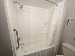 Holiday Inn Express Indianapolis Airport by IHG