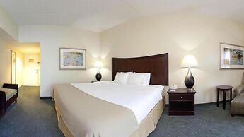 Holiday Inn Express Indianapolis Airport by IHG