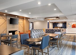 Holiday Inn Express Indianapolis Airport by IHG