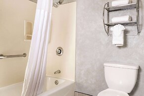 Quality Inn & Suites Lathrop - South Stockton