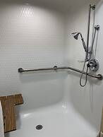 Quality Inn & Suites Hendersonville - Flat Rock