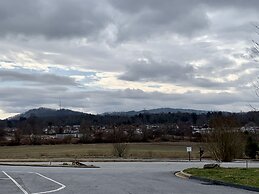 Quality Inn & Suites Hendersonville - Flat Rock