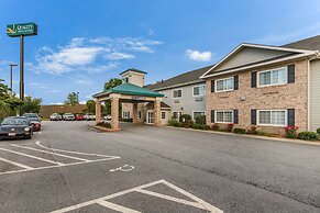 Quality Inn & Suites Hendersonville - Flat Rock