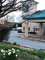 Quality Inn & Suites Hendersonville - Flat Rock