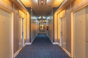 Clarion Inn & Suites Central Clearwater Beach