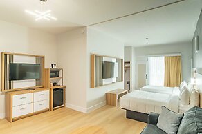 Clarion Inn & Suites Central Clearwater Beach