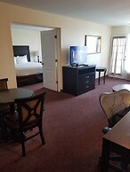 Clarion Inn & Suites Central Clearwater Beach