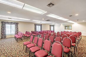 Clarion Inn & Suites Central Clearwater Beach