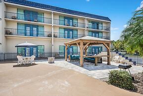 Clarion Inn & Suites Central Clearwater Beach