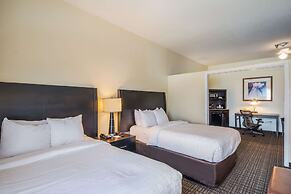 Clarion Inn & Suites Central Clearwater Beach