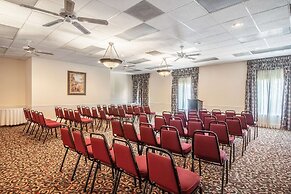 Clarion Inn & Suites Central Clearwater Beach