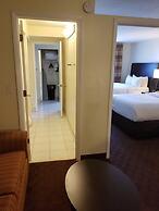 Clarion Inn & Suites Central Clearwater Beach