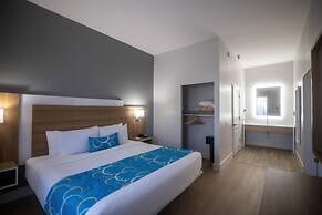 Clarion Inn & Suites Central Clearwater Beach