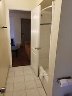 Clarion Inn & Suites Central Clearwater Beach